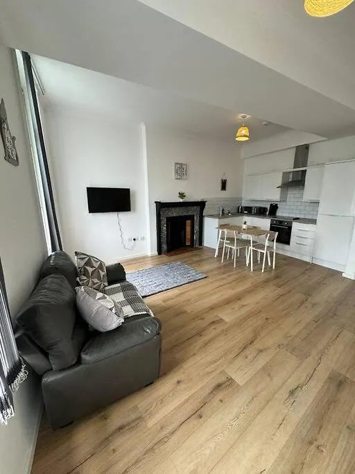 הקונטקטים של Spacious Flat In Sheffield City Center Gs304
